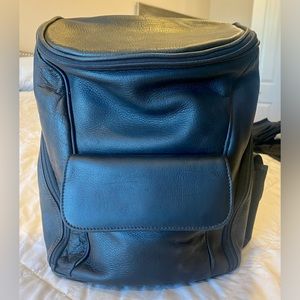 🔥 Wilsons true leather black vintage backpack in perfect condition.